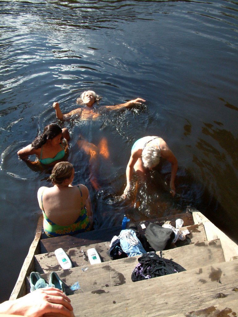 20-Swimming in the Rio Cuyabeno, bown, but clear water and the piranha's are not hungry.jpg - Swimming in the Rio Cuyabeno, bown, but clear water and the piranha's are not hungry